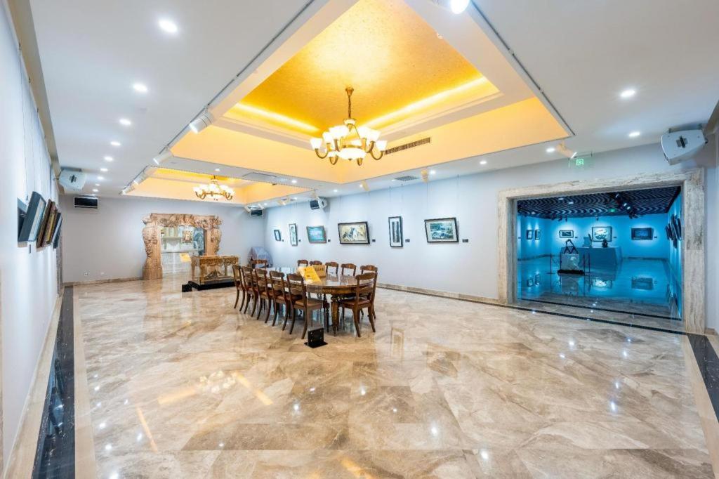 Ac Embassy Hotel