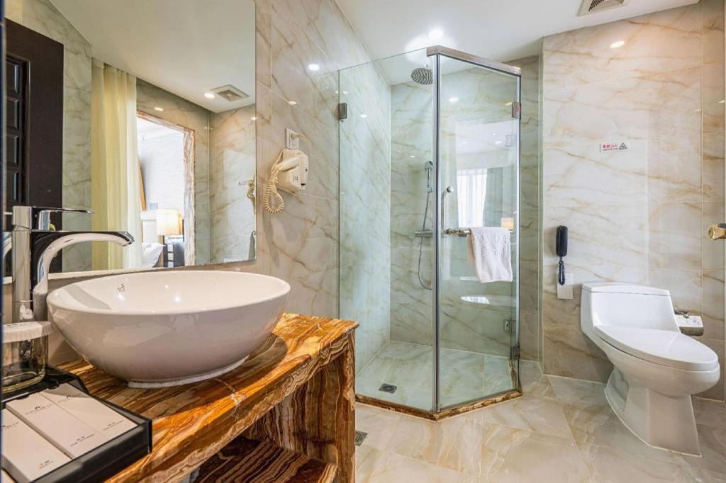 Ac Embassy Hotel 4*